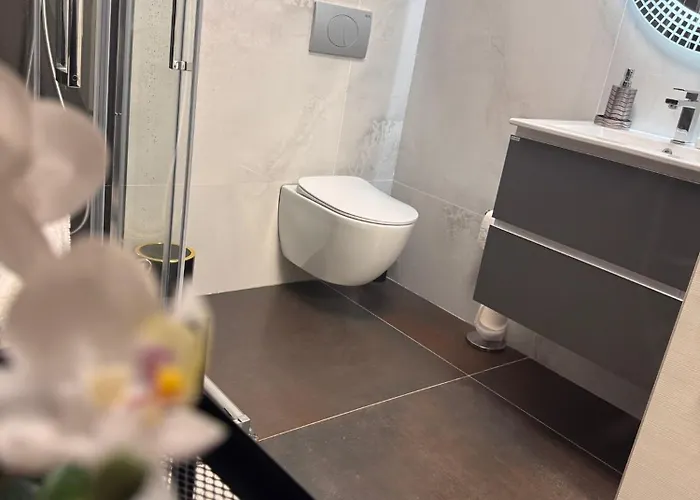 White Titanic 5 Stele Năvodari