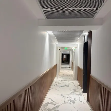 Hotel White Titanic 5 Stele